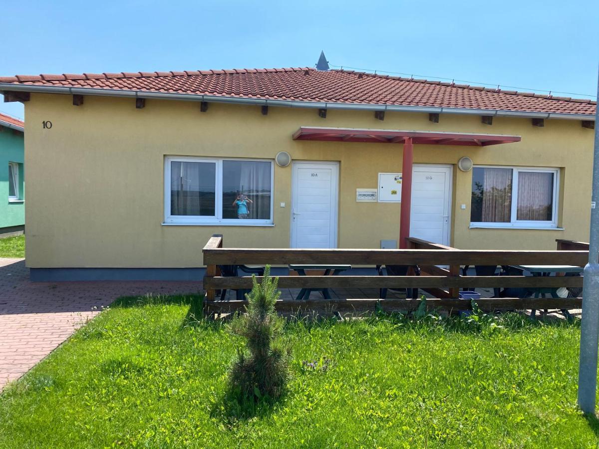 Apartman Delfin Senec Exterior foto