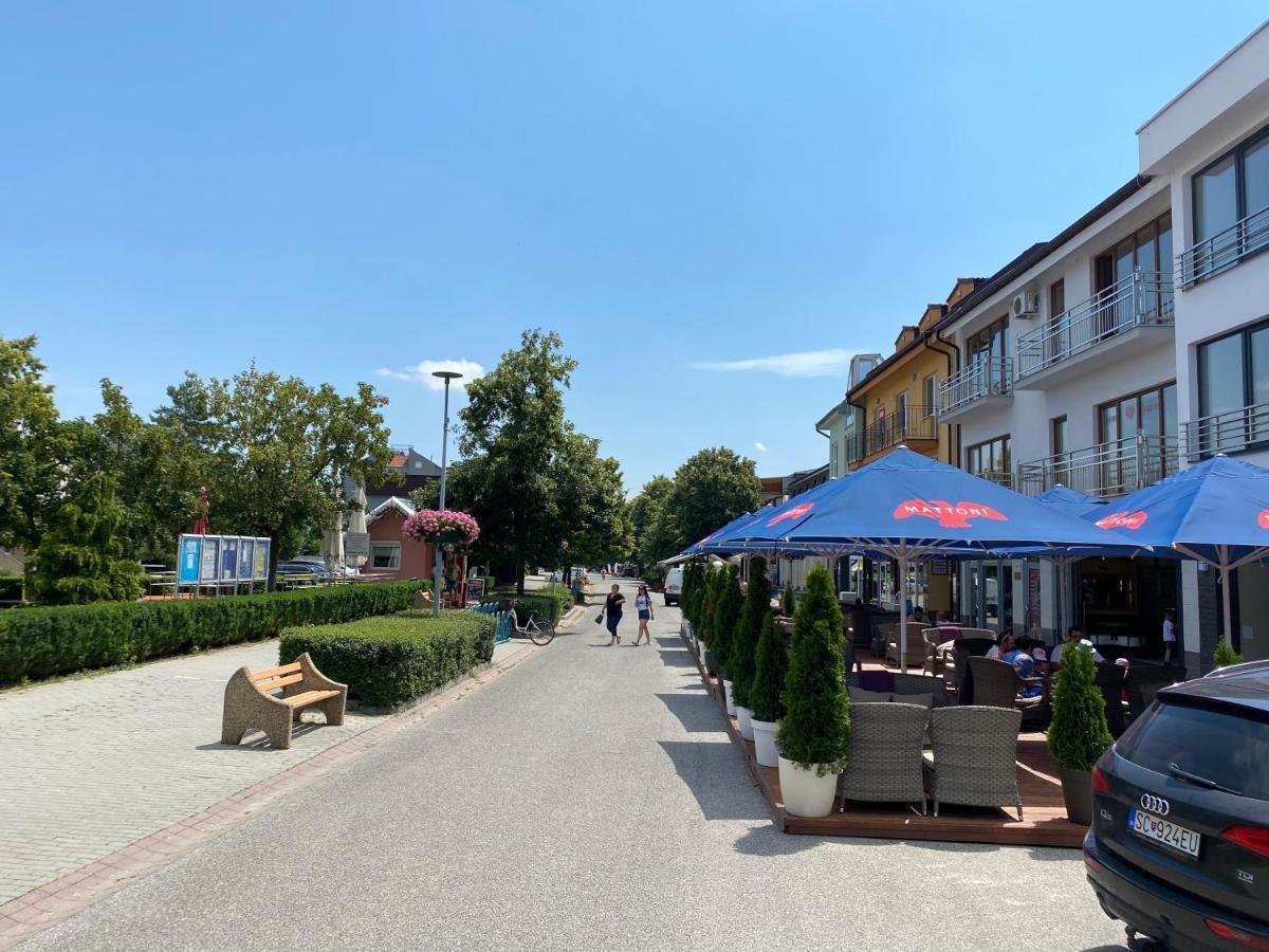 Apartman Delfin Senec Exterior foto
